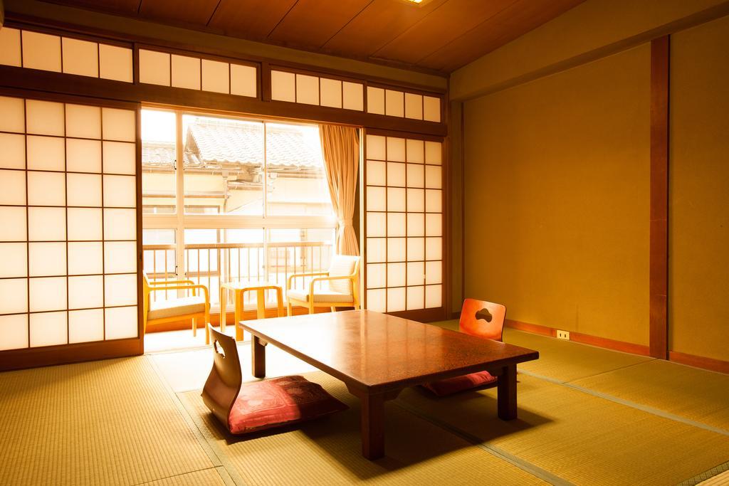 Kinsui Annex Vandrarhem Toyooka  Rum bild